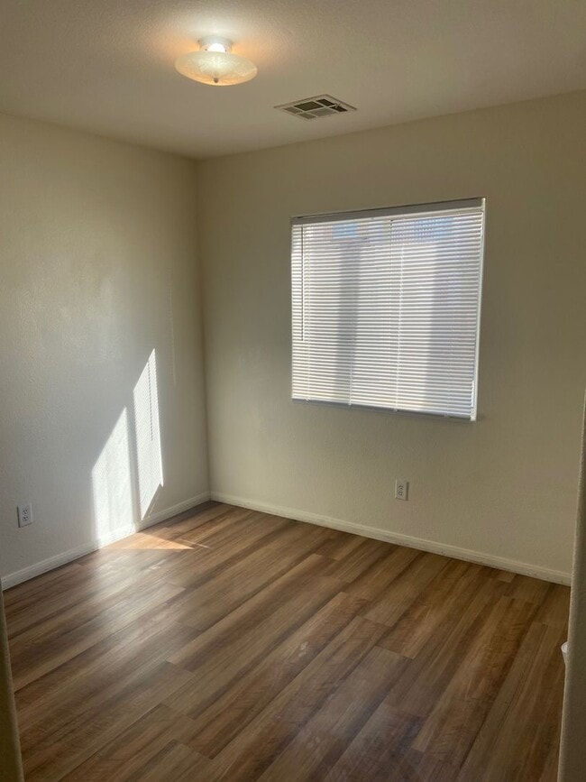 Building Photo - N. Las Vegas 2 Bedroom home