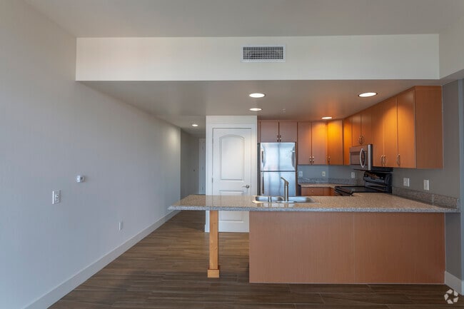 1 BR, 1 BA - 688 SF - Allegro Towers