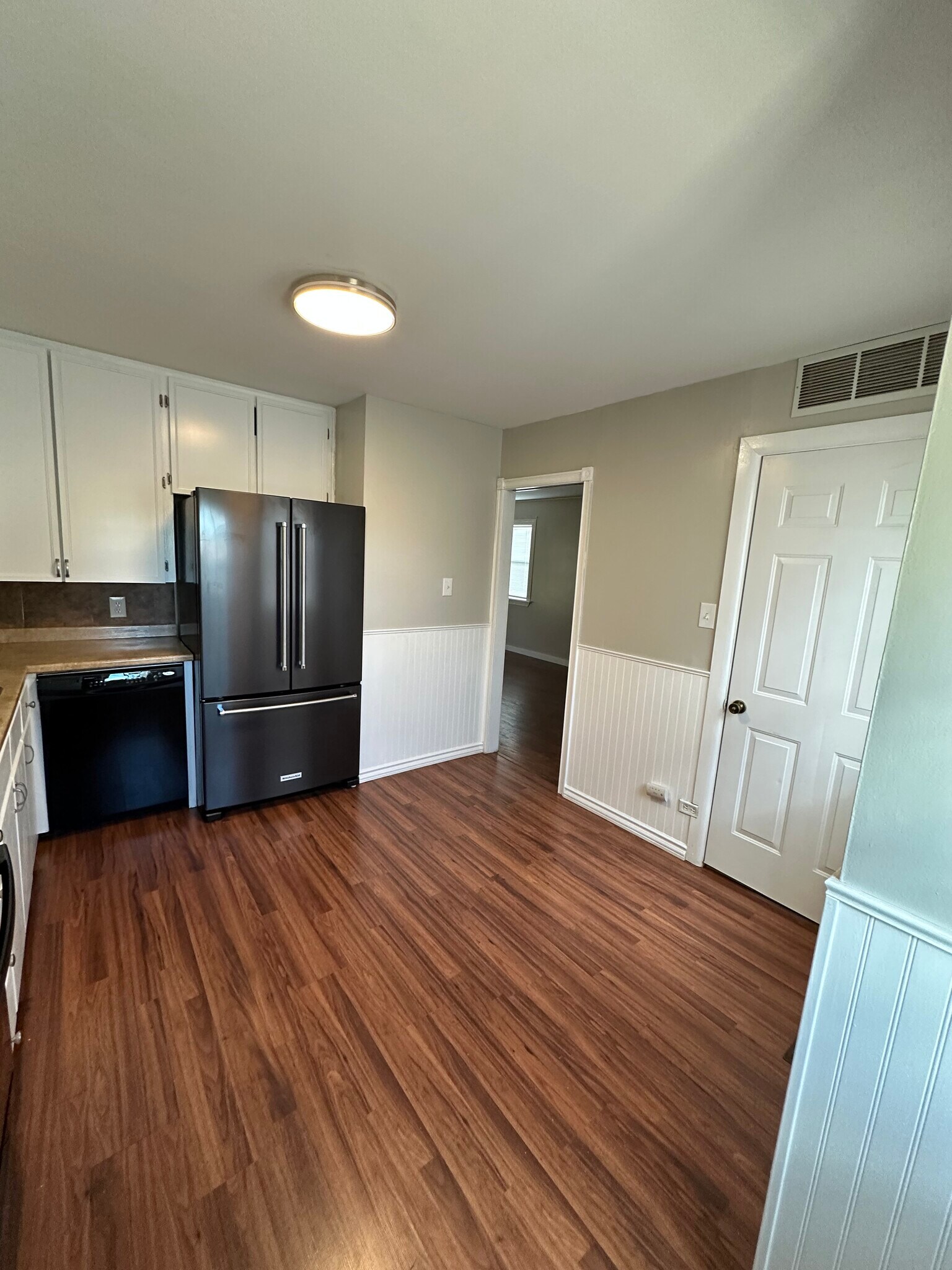 Building Photo - 8910 Lilly Dr