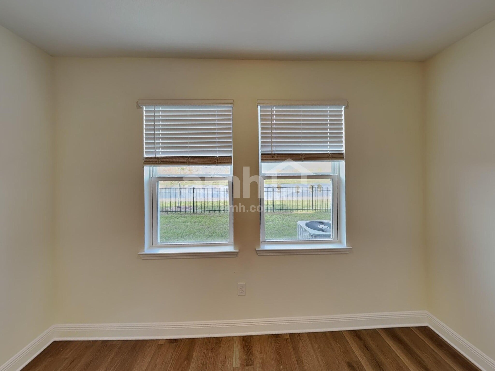 Building Photo - 5970 Sycamore Pl St