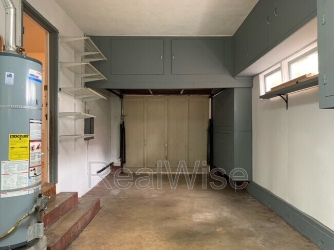 Building Photo - 1324 NW Washington Blvd