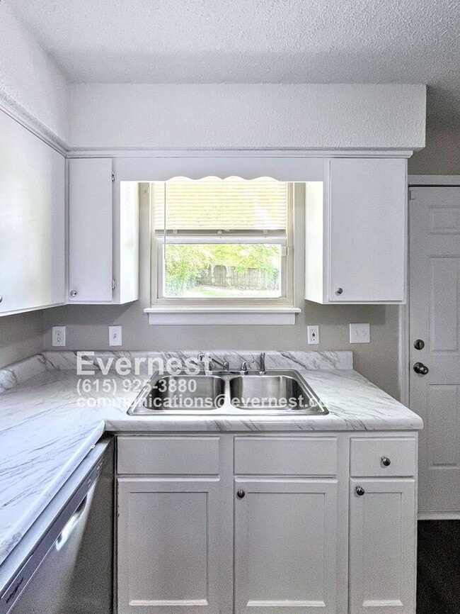 Building Photo - Spacious 4-Bedroom, 2-Bathroom Home with C...
