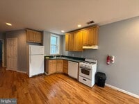 Building Photo - 1543 W Thompson St