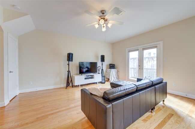 Building Photo - 3707 Main Poplar Dr