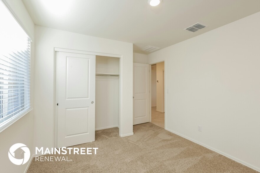 Building Photo - 25460 W Mahoney Ave