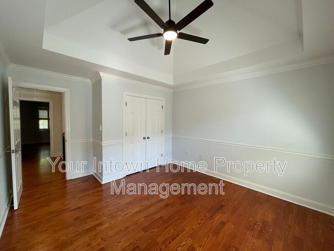 Building Photo - 652 Irwin St NE