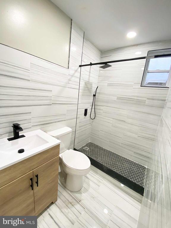 Building Photo - 1426 W Rockland St