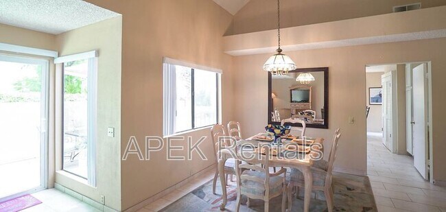 Building Photo - 211 Canyon Cir N