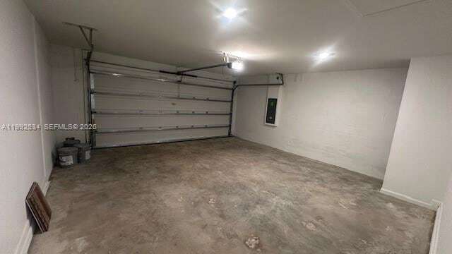 Building Photo - 303 Artemis St