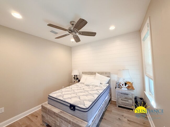 Building Photo - Charming 3BR Home with really great neighborhood perks!