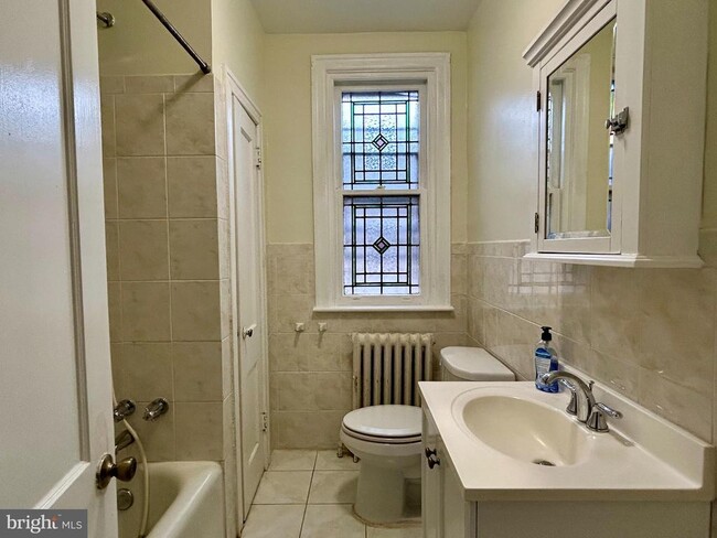 Building Photo - 1716 W Nedro Ave