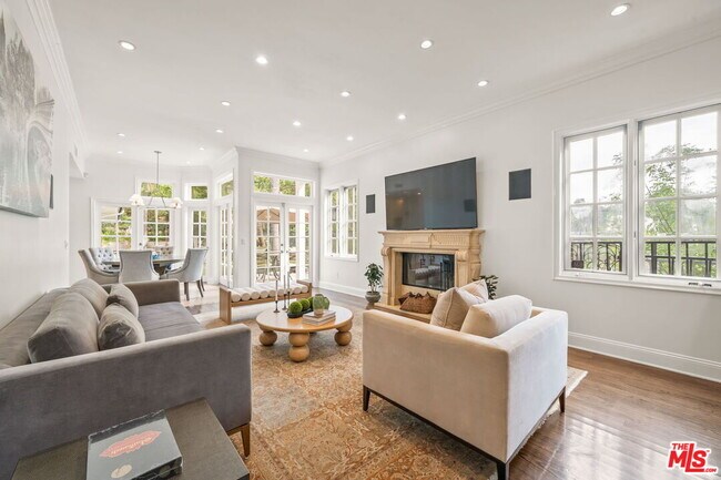 Building Photo - 9023 Alto Cedro Dr