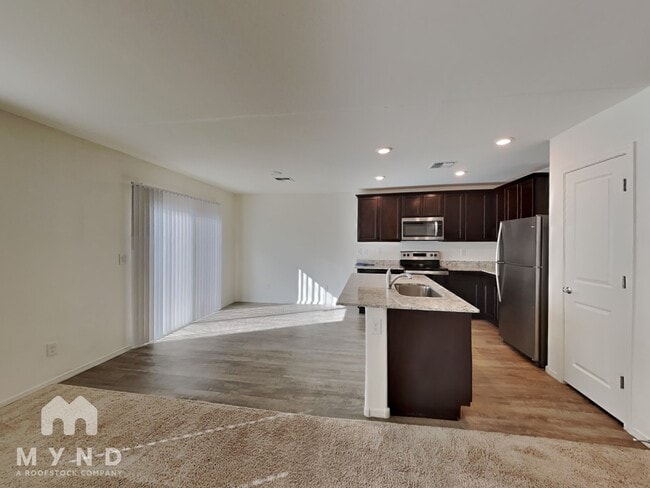 Building Photo - 282 S Oak St