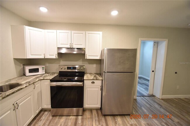 Building Photo - 419 Stremma Rd