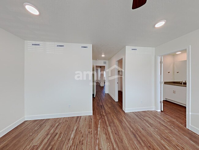 Building Photo - 6043 W Arranmore Dr