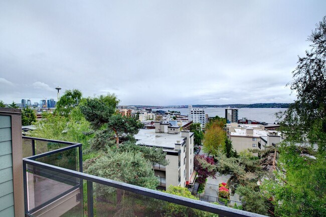 Building Photo - 2bd/2.25ba Seattle Townhome