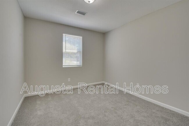 Building Photo - 2317 Woodsman Dr