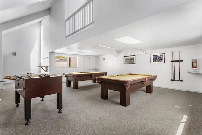 Building Photo - 2101 Shoreline Dr