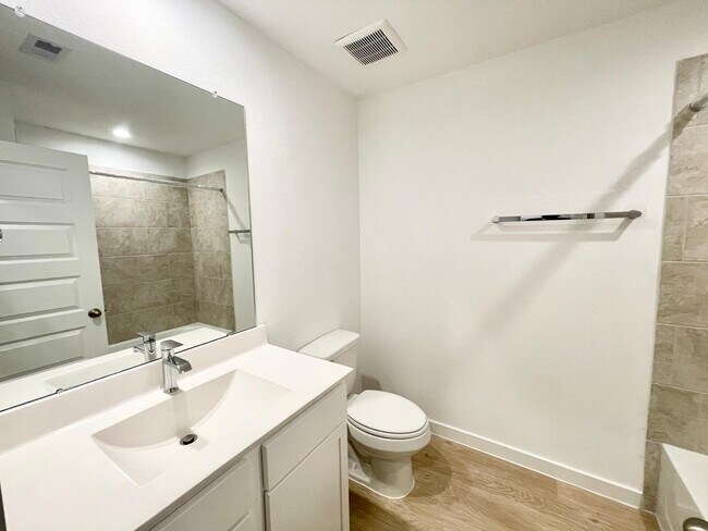 Building Photo - 30007 Foxtail Pne Ct