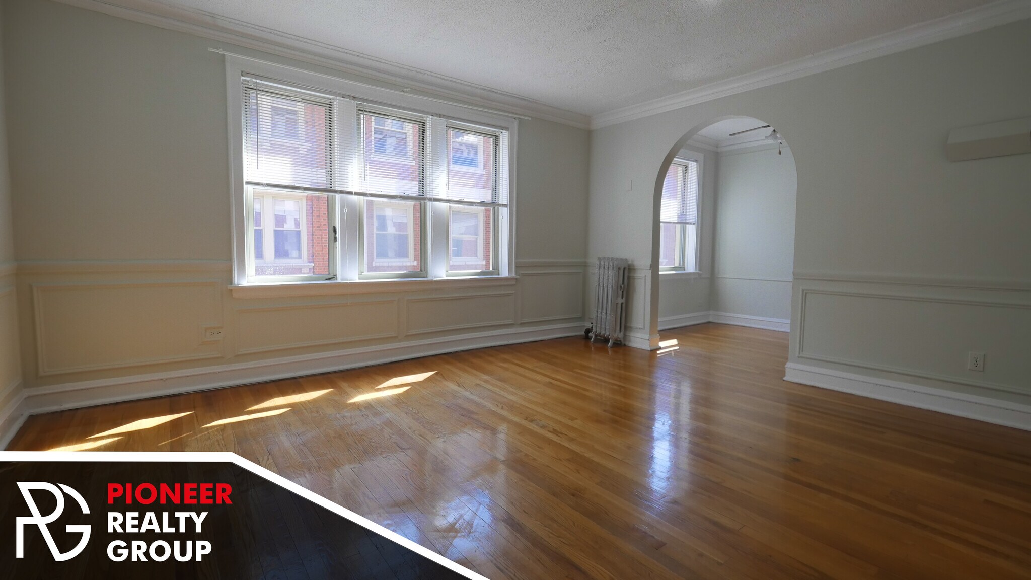 Building Photo - 546 W Surf St