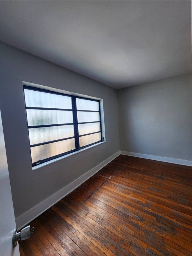 Building Photo - 2369 SW 17th St