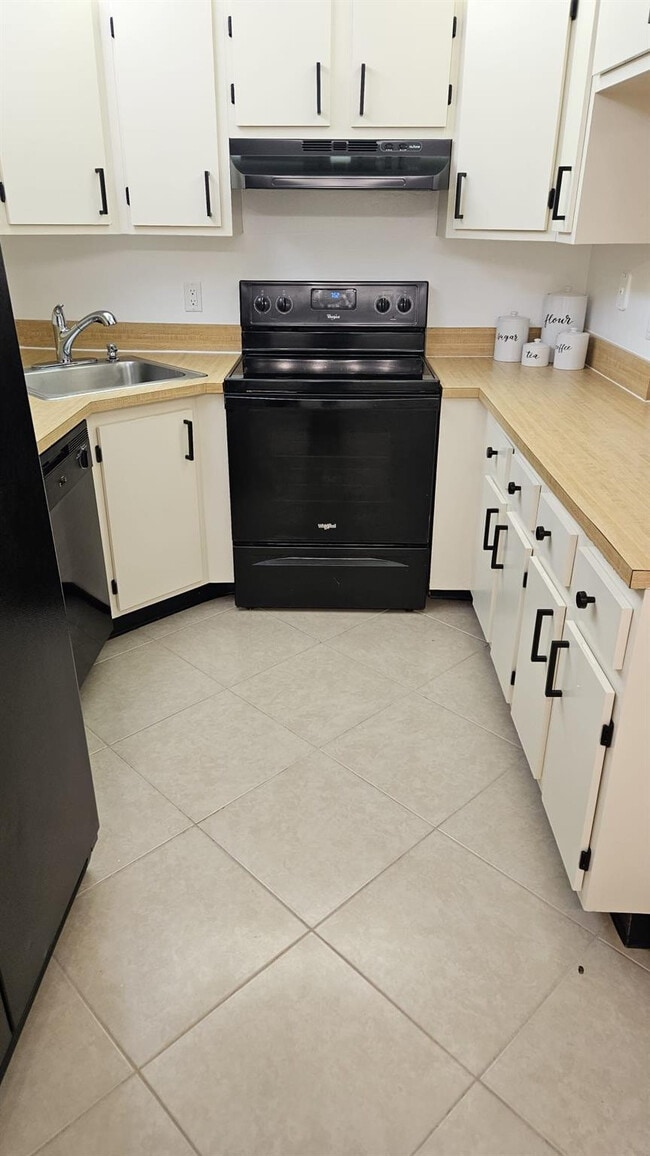 Primary Photo - 721 Sunny Pine Way