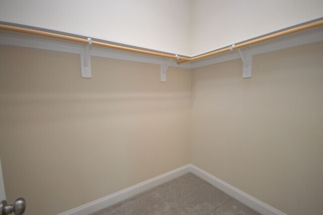 Building Photo - 542 Finnbar Dr