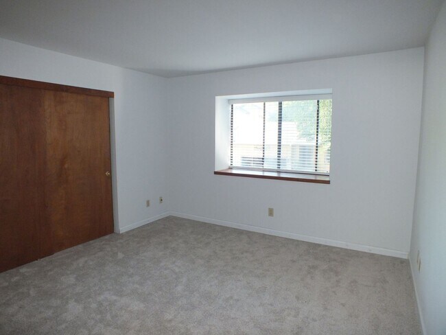 Building Photo - Cameron Park 2/2 1600 sf hidden gem!