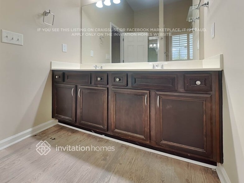 Building Photo - 921 Upland Ives Dr