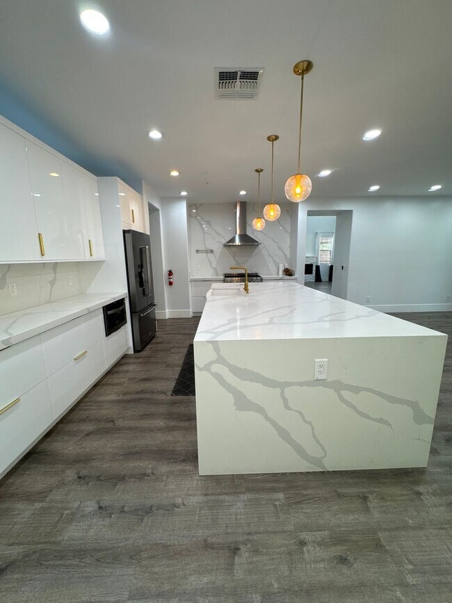 Building Photo - 29855 N 71st Dr