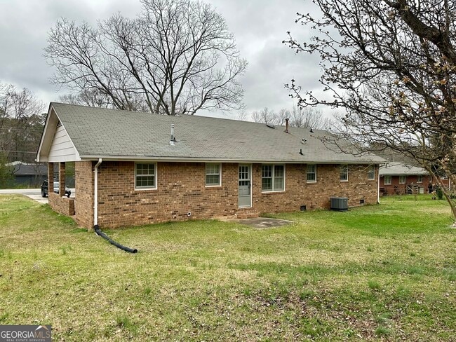 Building Photo - 215 Fayetteville Rd