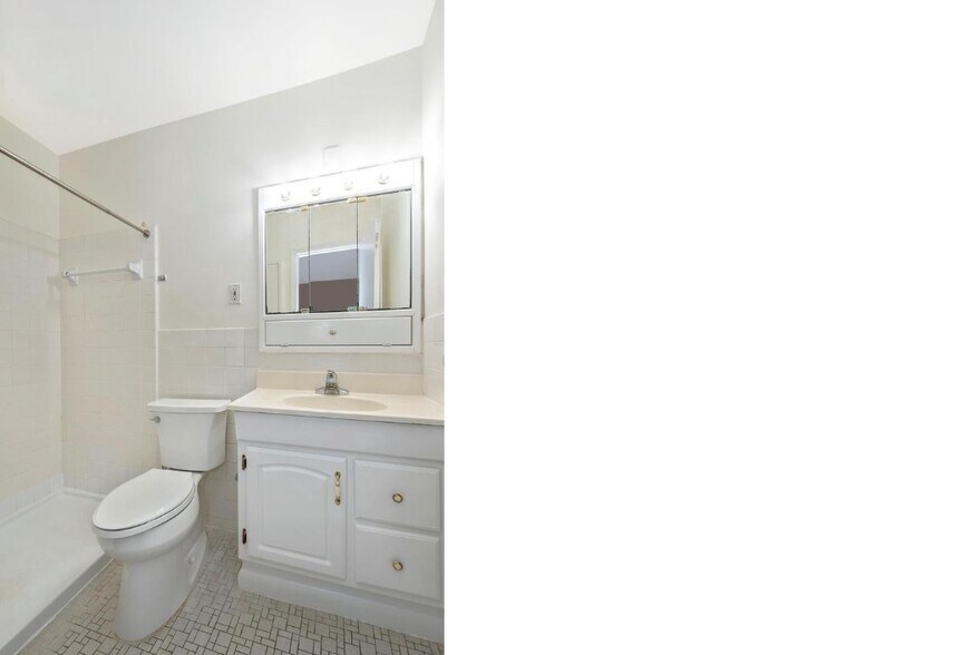 Building Photo - 10619 Montrose Ave