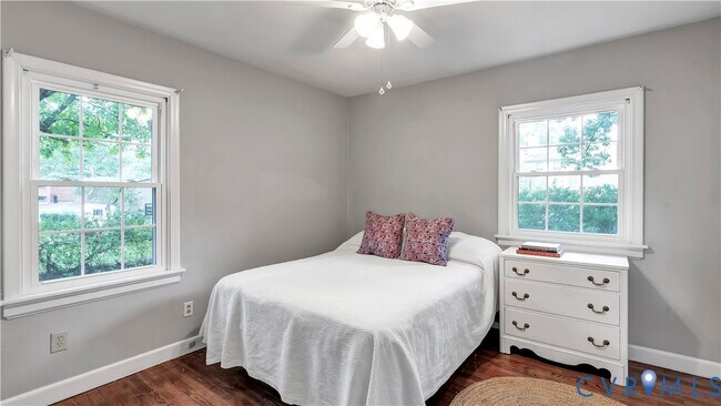 Building Photo - 6100 Hampstead Ave