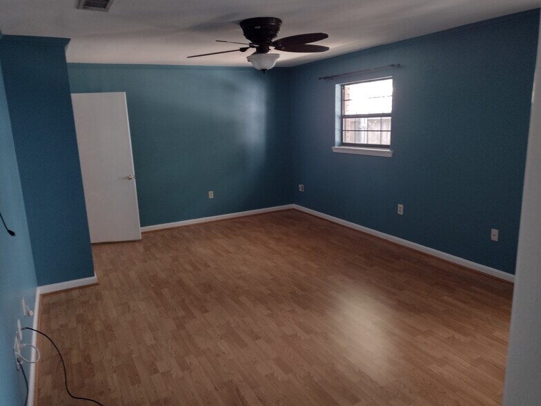 Building Photo - 1620 Landry Dr