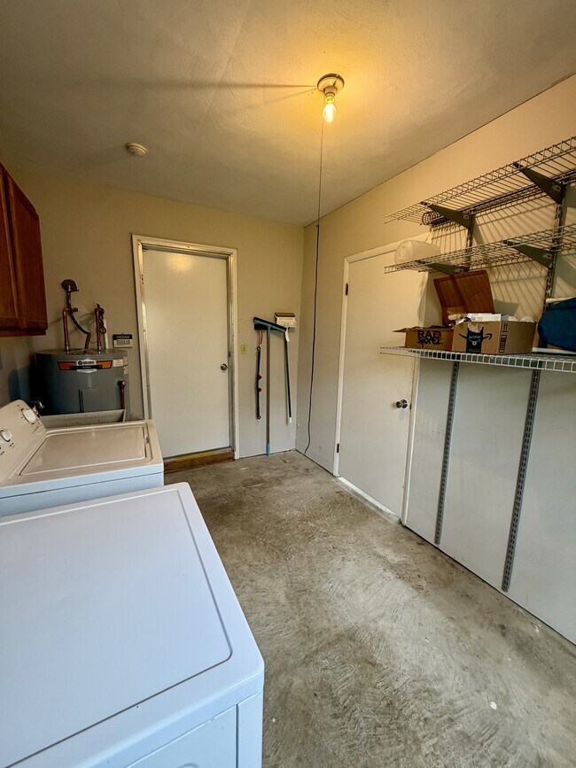 Building Photo - 5667 Heathwood Ct