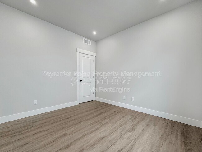 Building Photo - 152 S Koyukuk Ln