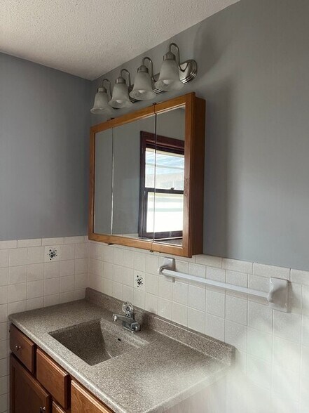 Bathroom - 920 N Walnut St