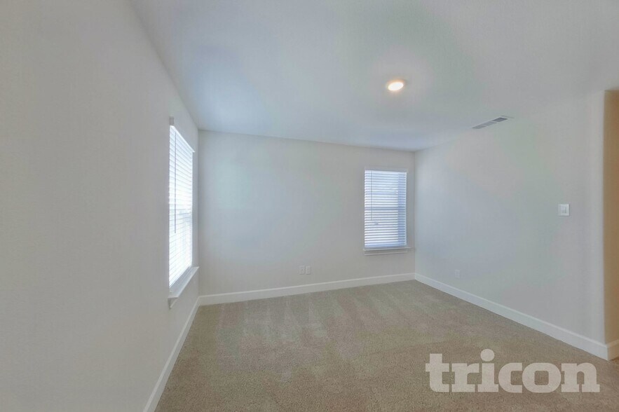 Building Photo - 1206 Dye Blvd