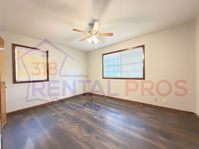 Building Photo - Four Bedroom Two Bath Home