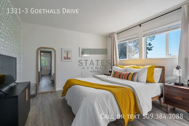 Building Photo - 1331 Goethals Dr