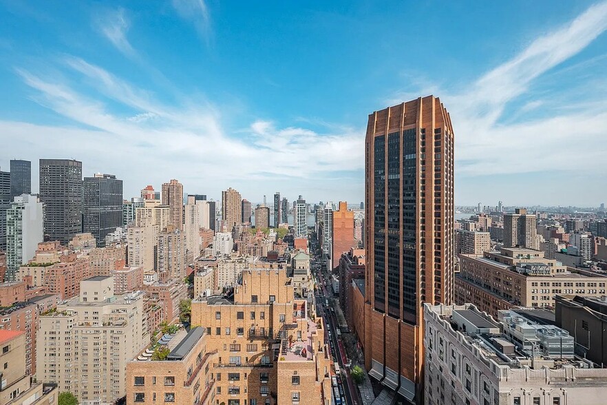 Building Photo - 49 E 34th St