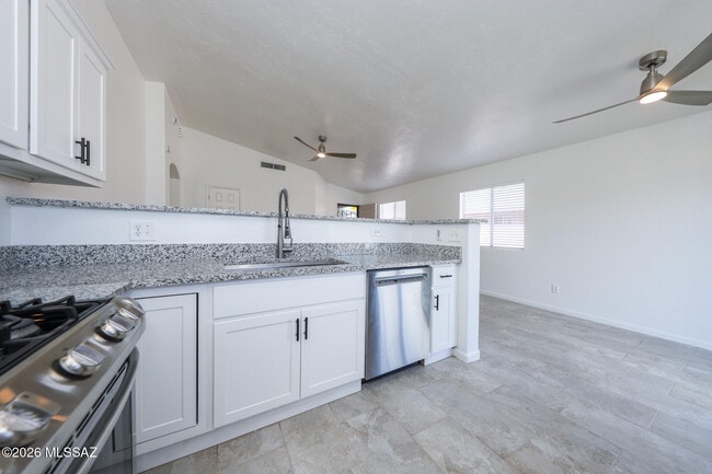 Building Photo - 8873 E Rose Tree Dr