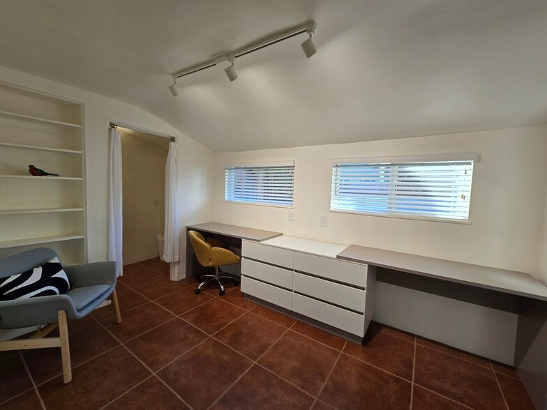 Building Photo - 619 N Jerrie Ave