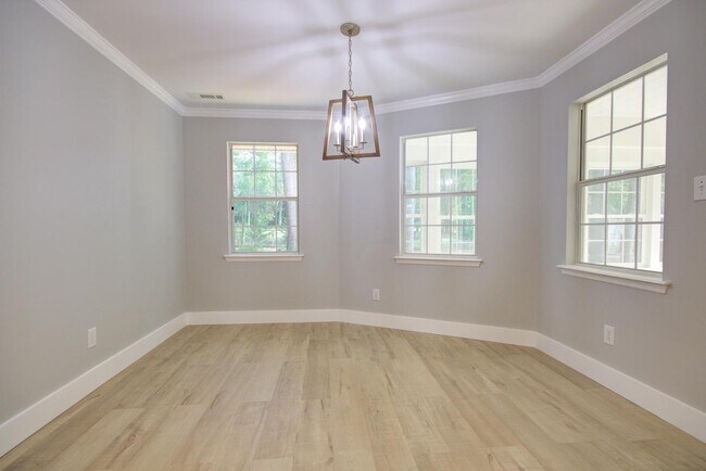 Building Photo - 205 Jarrett Ln