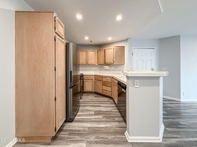 Building Photo - 5744 Oak Bend Ln