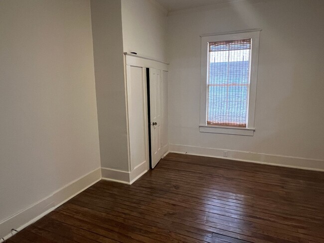 Building Photo - Newly Remodeled 2BR/1BA in Old Town Brunsw...