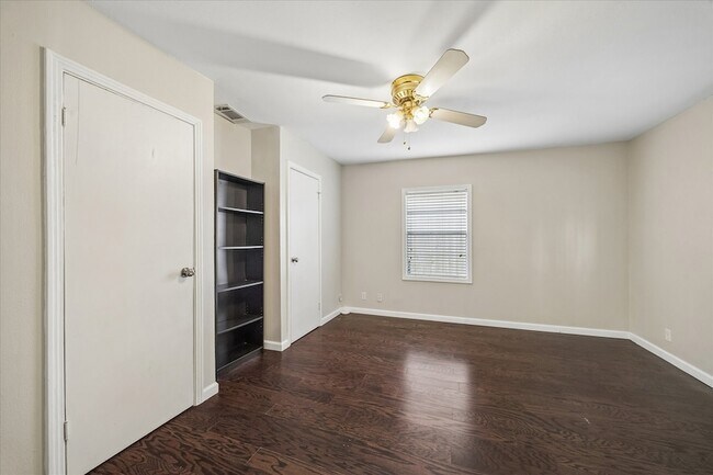 Building Photo - 6621 Westview Dr