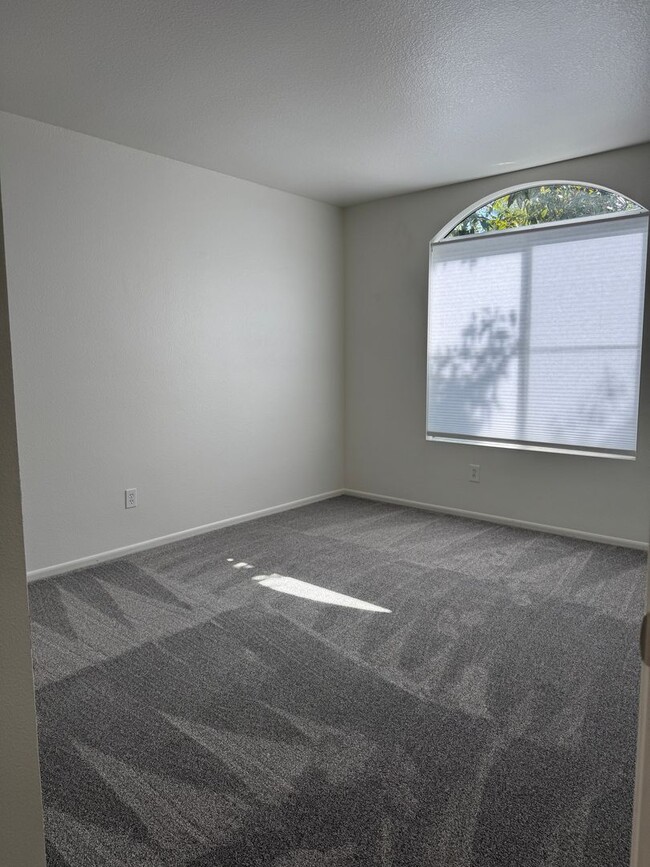 Building Photo - 3 bedroom and 2.5 bath lovely home