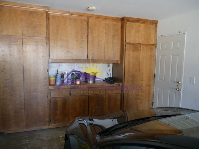 Building Photo - 1704 Summerhill Ct
