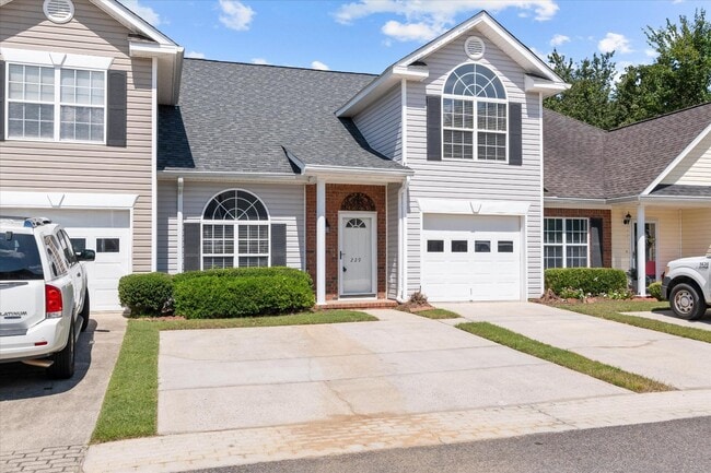 Building Photo - 229 Nicklaus Ct